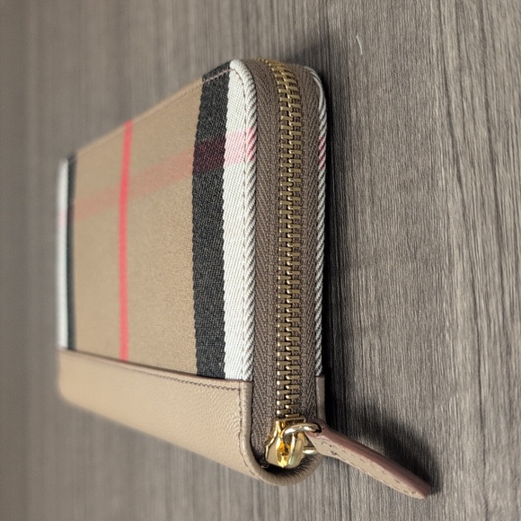 New Burberry Nova Check Beige Long Zip Wallet With Tags - Picture 3 of 7